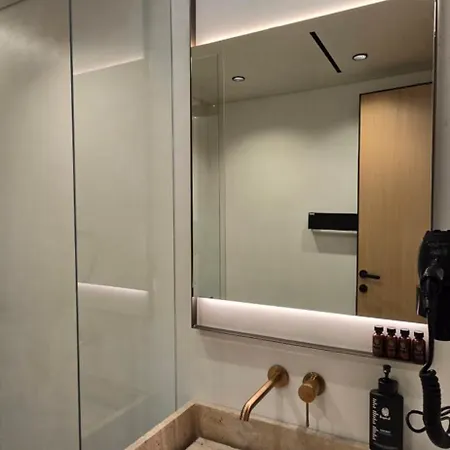 Lion Gate Otel 3*